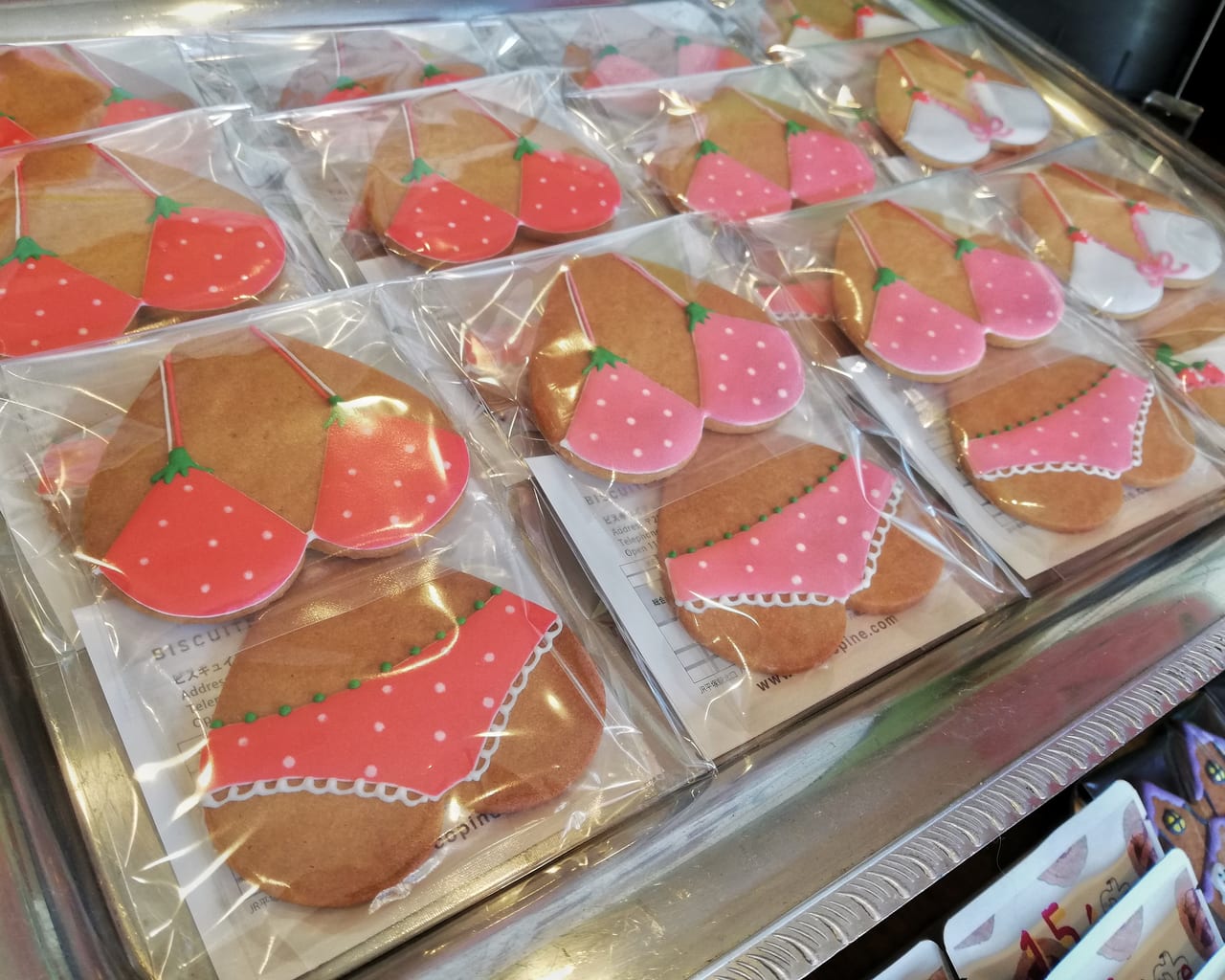 15周年を迎えた焼き菓子店マ・コピーヌ人気の湘南ビキニクッキー