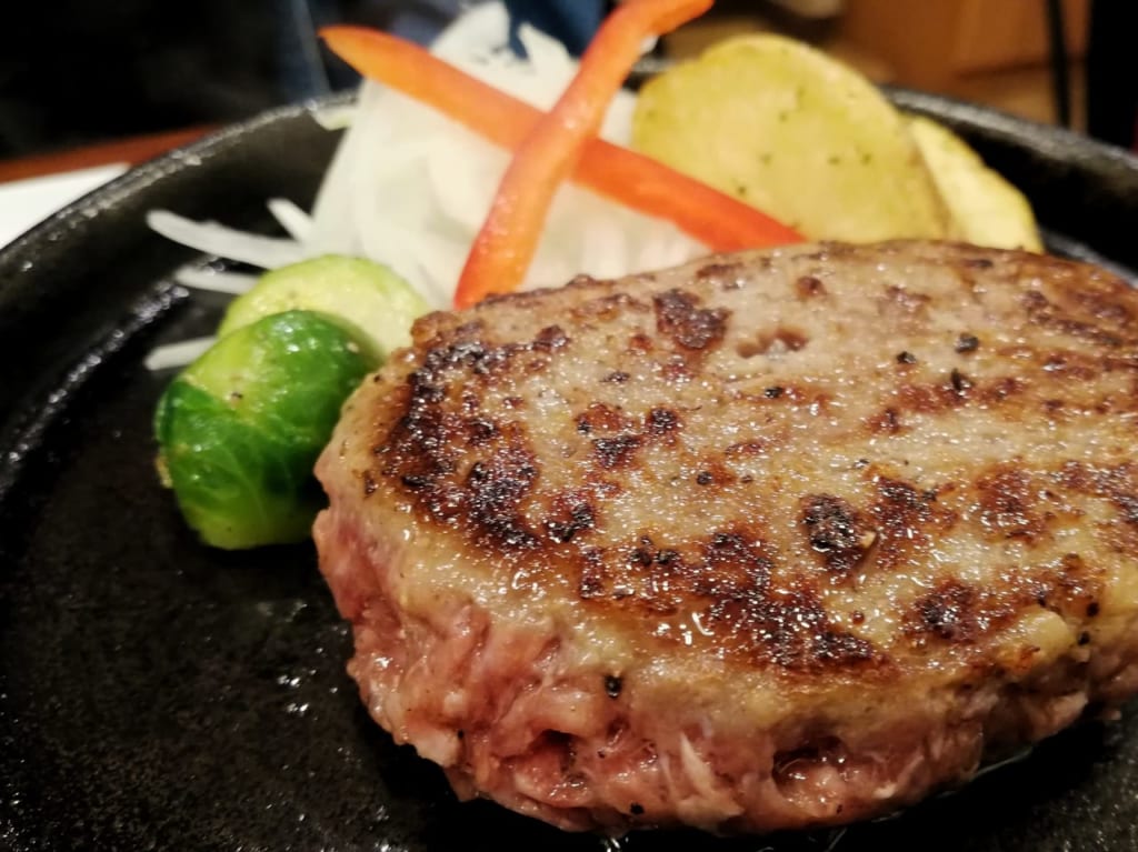 お箸で食べられるとろけるハンバーグが人気のグリルフクヨシ平塚店