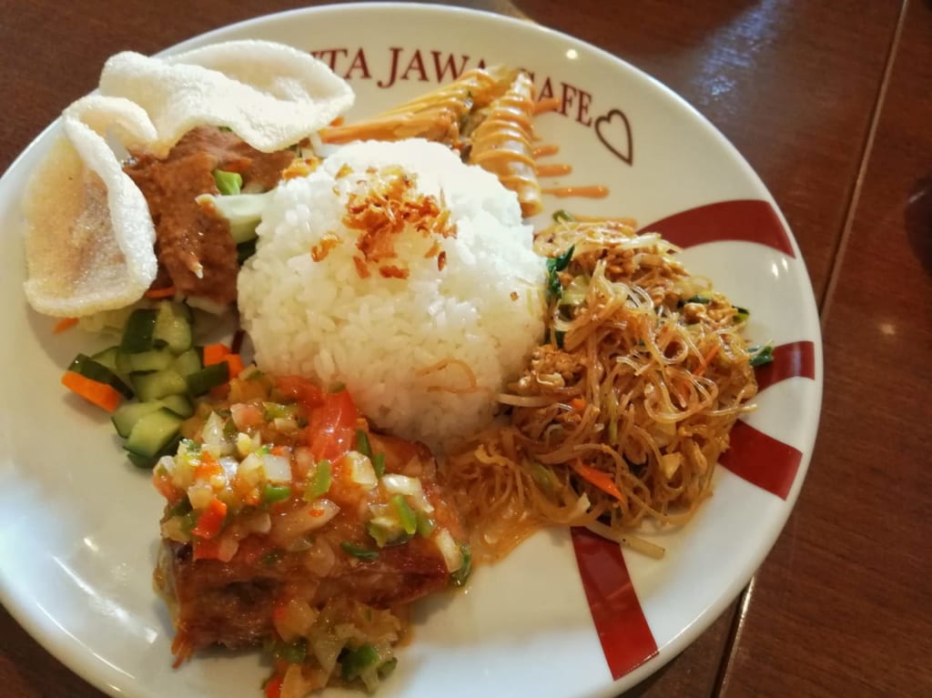 本格インドネシア料理のランチが人気の「チンタジャワカフェ」