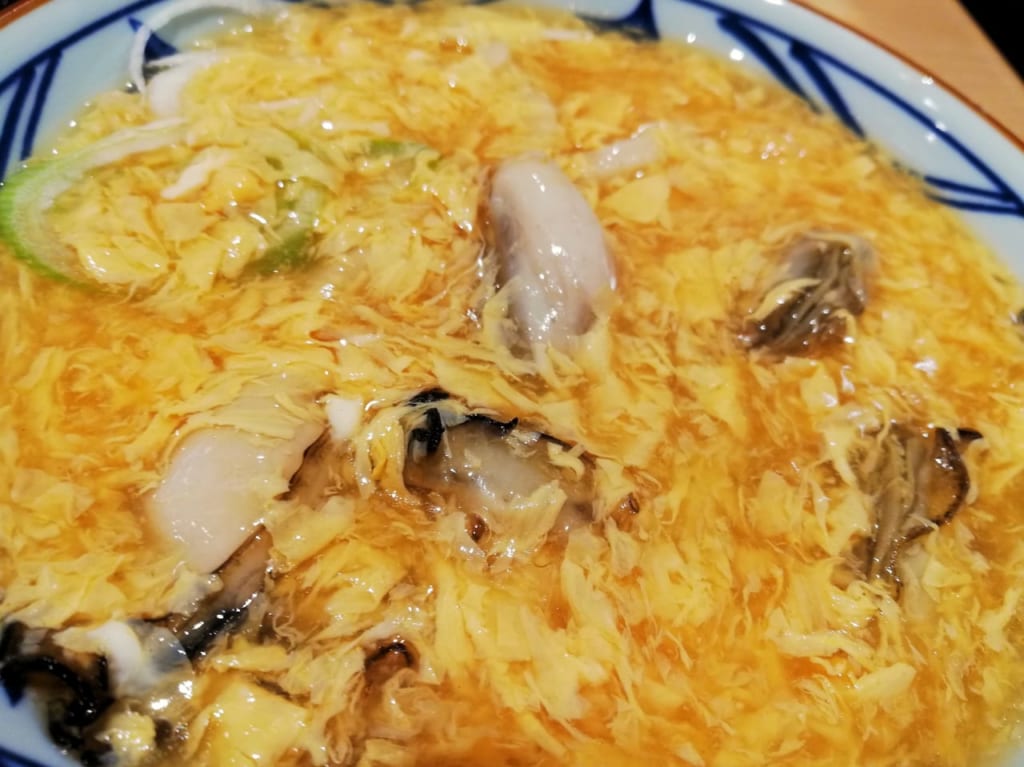 季節限定メニュー「牡蠣づくし玉子あんかけ」が味わえる丸亀製麺ラスカ平塚店