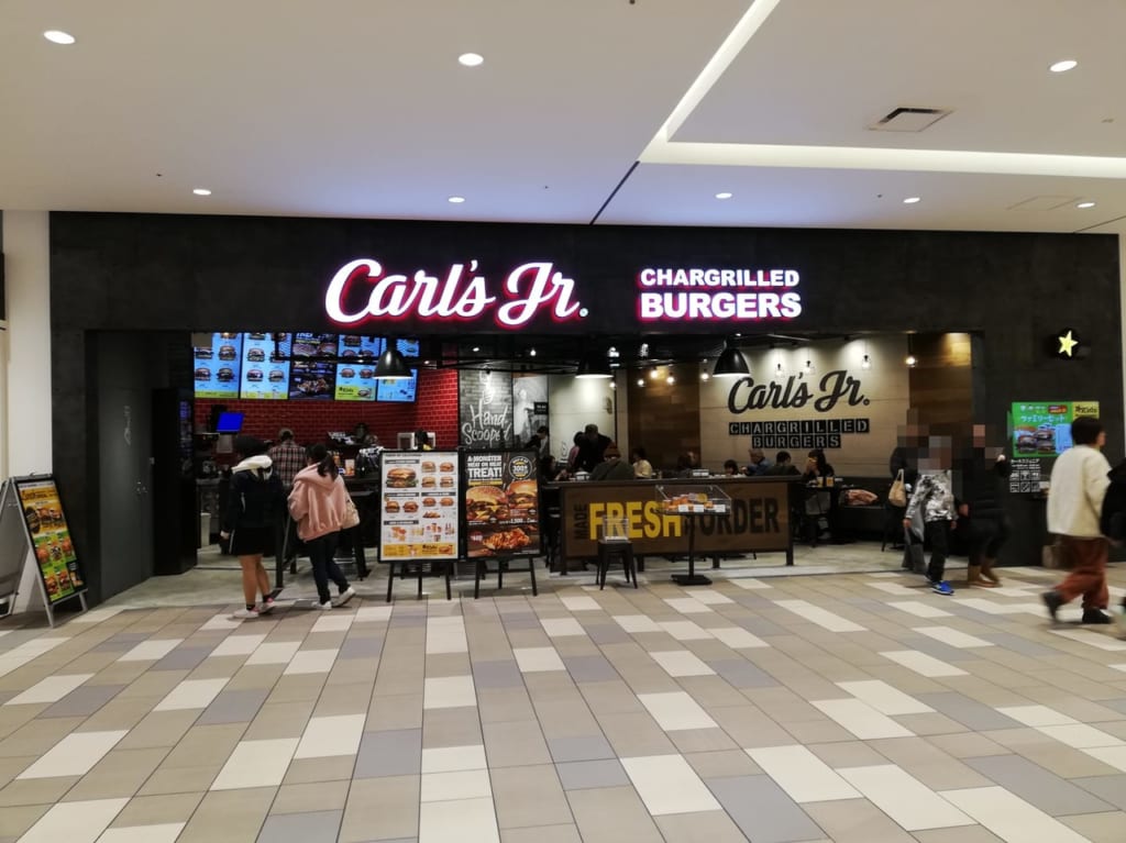 本場カリフォルニアのハンバーガーを味わえる「カールスジュニアららぽーと湘南平塚レストラン」