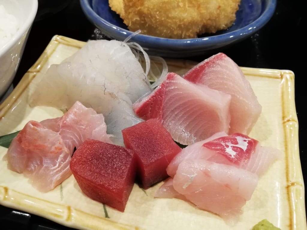 鳥取県の銘柄鳥 大山どりと新鮮なお刺身のセットランチが大人気！「凜 大山どり 海鮮料理の店」