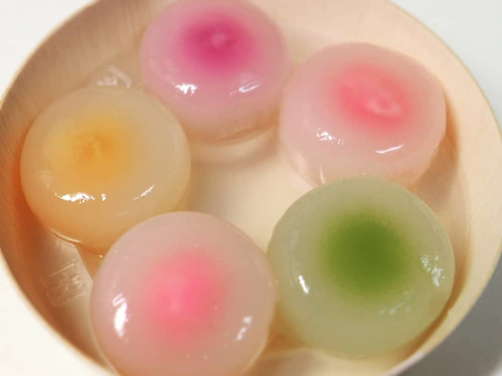 夏らしい涼しげで、おしゃれな和菓子が好評の「三秀堂」