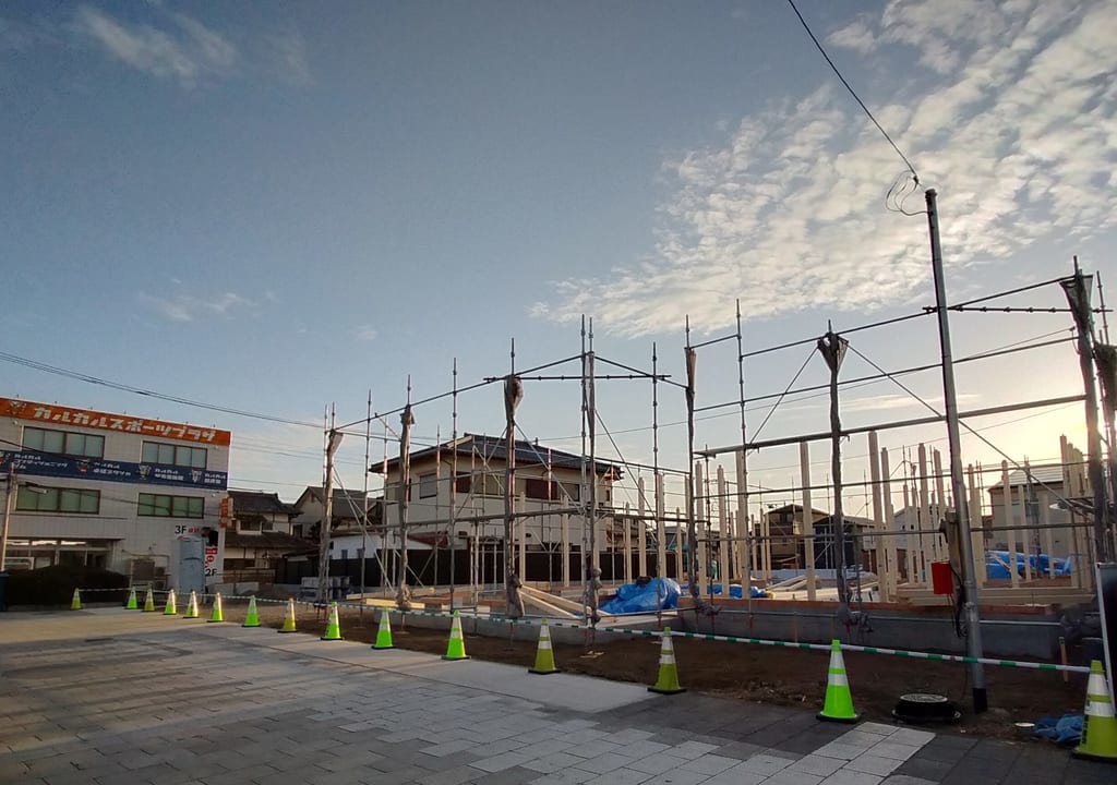 中原上宿遺跡歩道公園近くに建設中の建物は「高倉町珈琲」の新店舗？