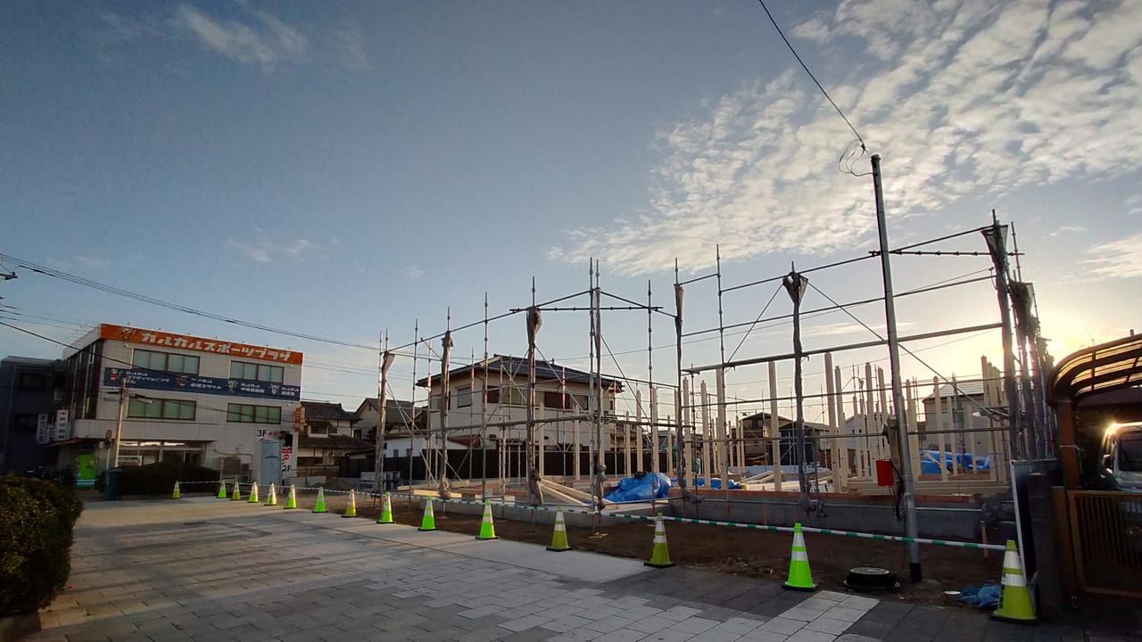 中原上宿遺跡歩道公園近くに建設中の建物は「高倉町珈琲」の新店舗？
