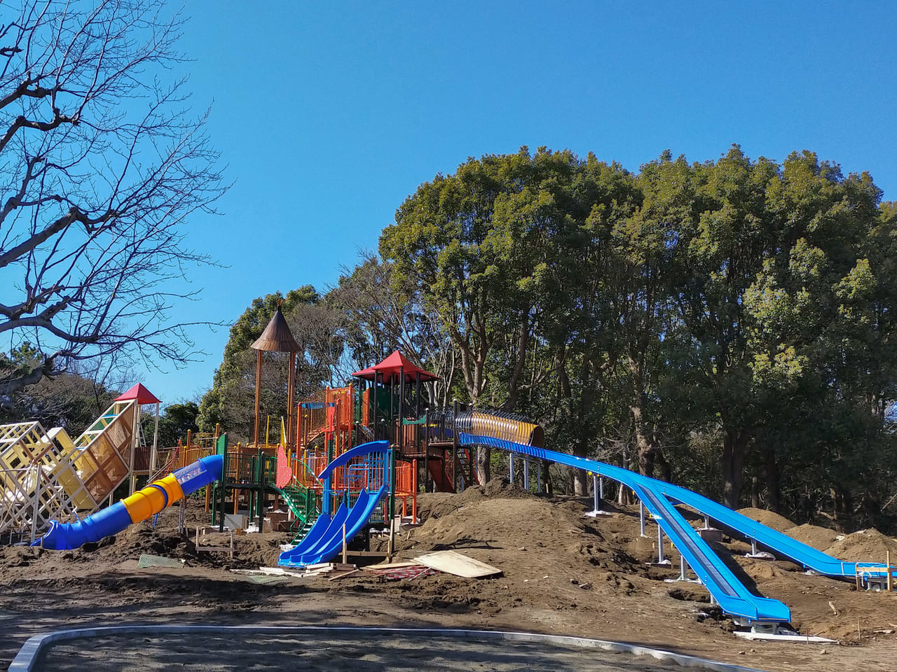 平塚市総合公園のわんぱく広場の新しい遊具がもうすぐ完成！3月頃から利用可能の見込みです。