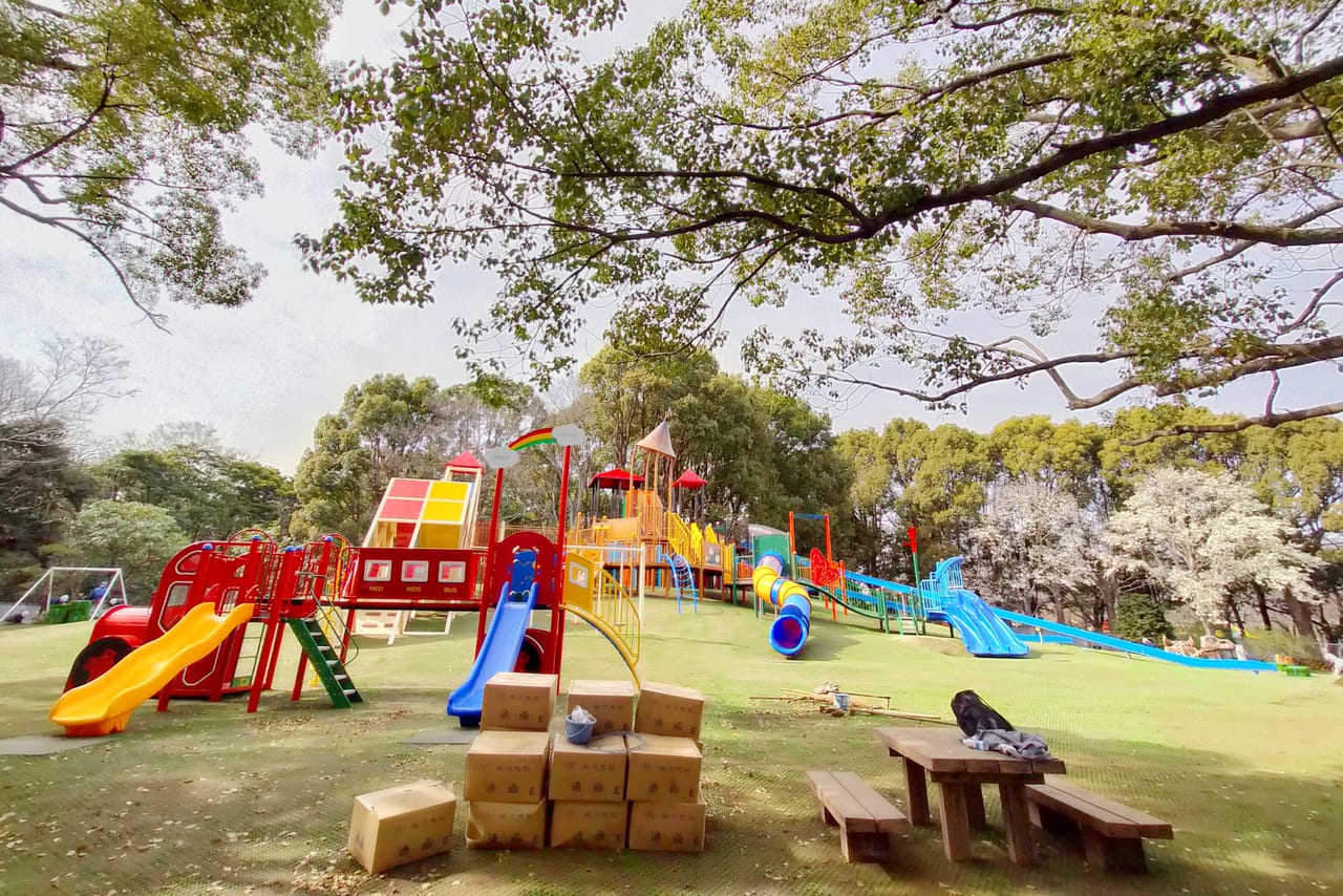 平塚市総合公園のわんぱく広場複合遊具の利用開始は3月24日（水）を予定。