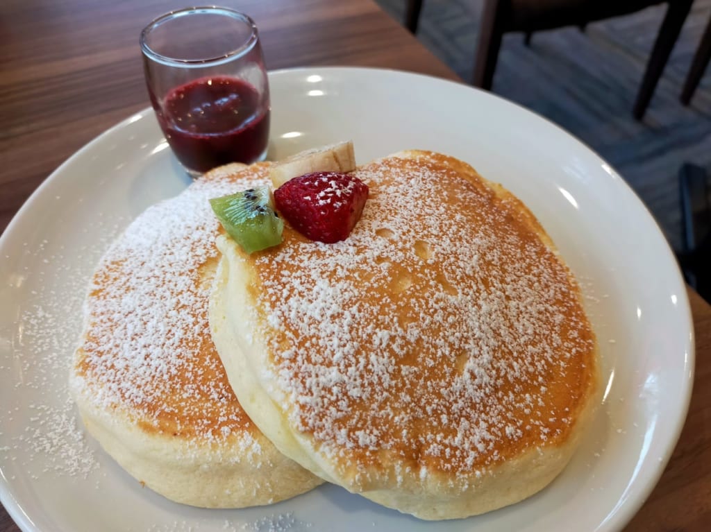 オープンからもうすぐひと月！「高倉町珈琲 平塚店」自慢のスイーツは、ふわふわ食感のリコッタパンケーキ！