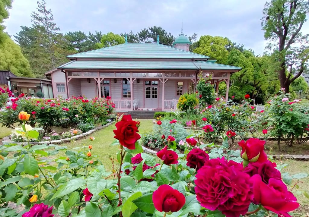 0月開催予定の八幡山の洋館「第21回ひらつか音楽のおくりもの」の出演者を募集しています！