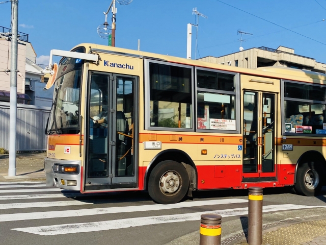 7月3日（土）の大雨で崩落した神奈中バスの長瀬バス停が8月28日（土）の始発から運用が再開されました！