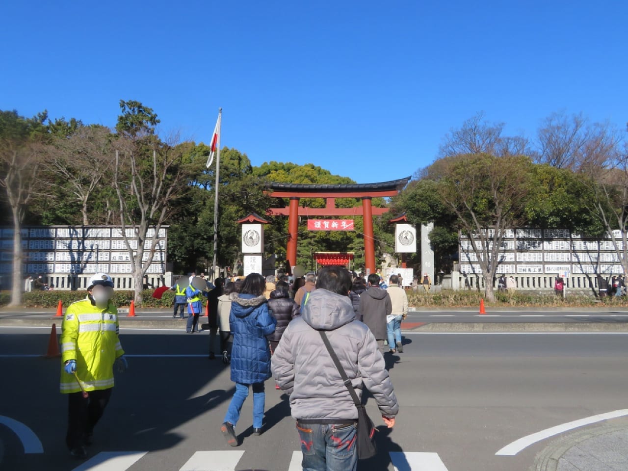 晴天のなか「元日渡り初め」を開催！平塚八幡宮は初詣客でにぎわいました。