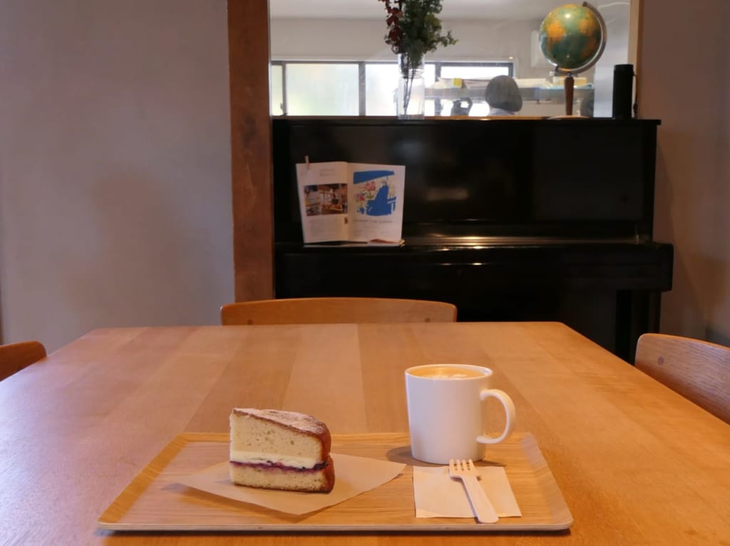 ベーカリー「ATELIER SANTi」は自家焙煎のこだわりのコーヒーとスイーツも大人気！