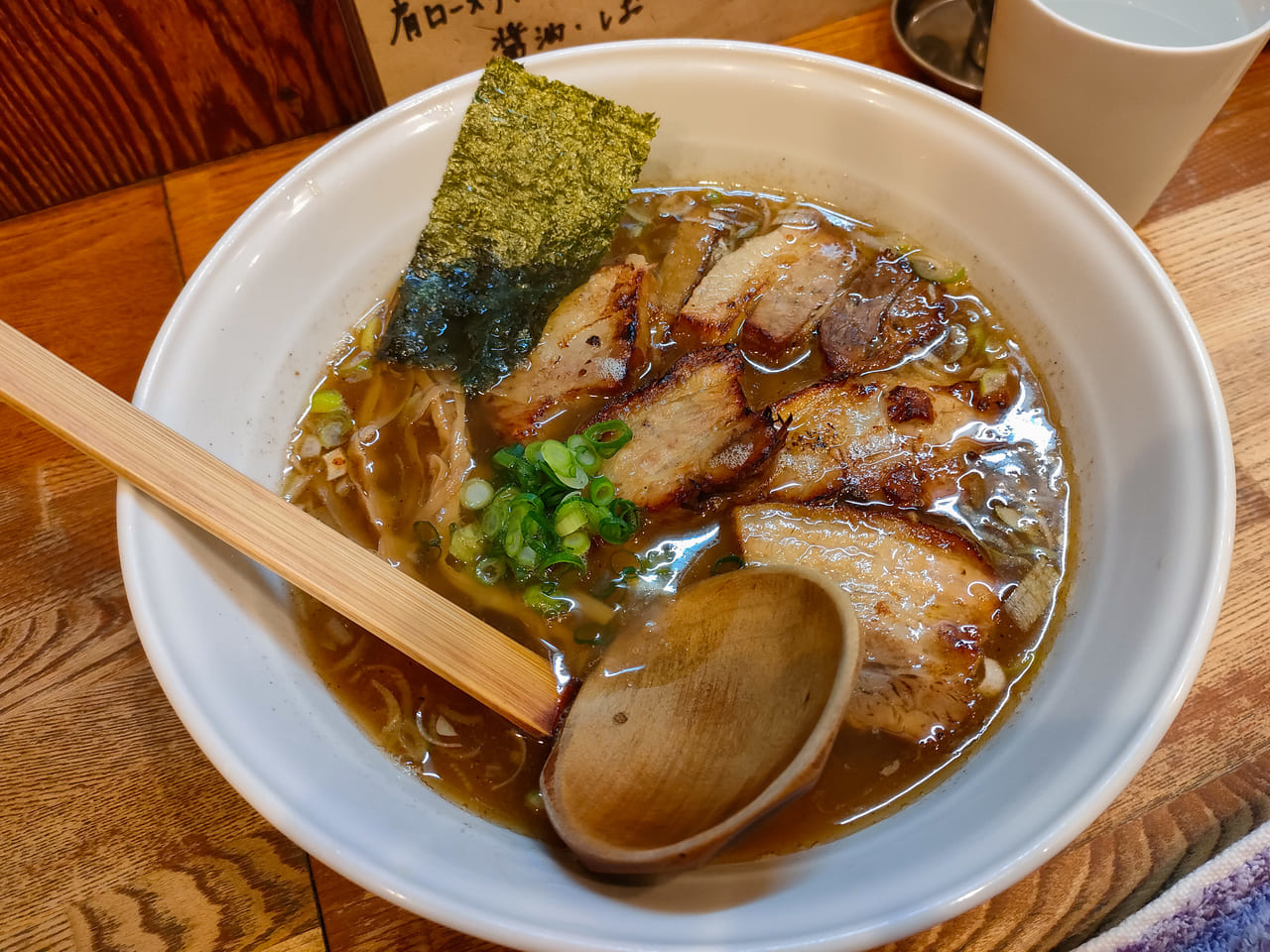 これがウワサの「八雲」バラ肉チャーシュー麺！コク旨 魚介スープににホロホロ柔らかチャーシューがたまりません！