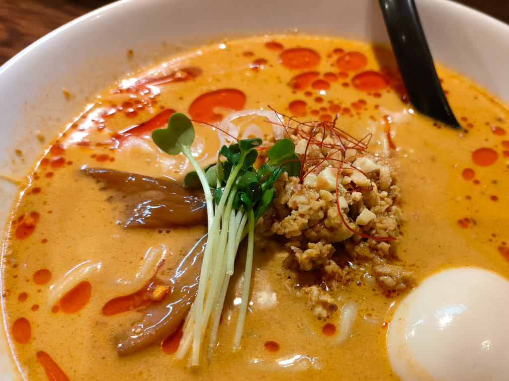 おいしい辛さで箸止まらず！「麺処 まるよし」で「麻辣担々麺」をいただいてきました！