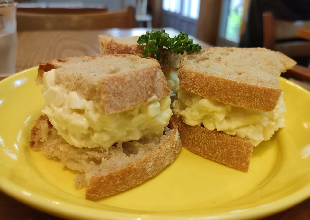大人気ベーカリー「ブーランジェリー ヤマシタ」のカフェで「たまごのサンドイッチ」のセットをいただいてきました！