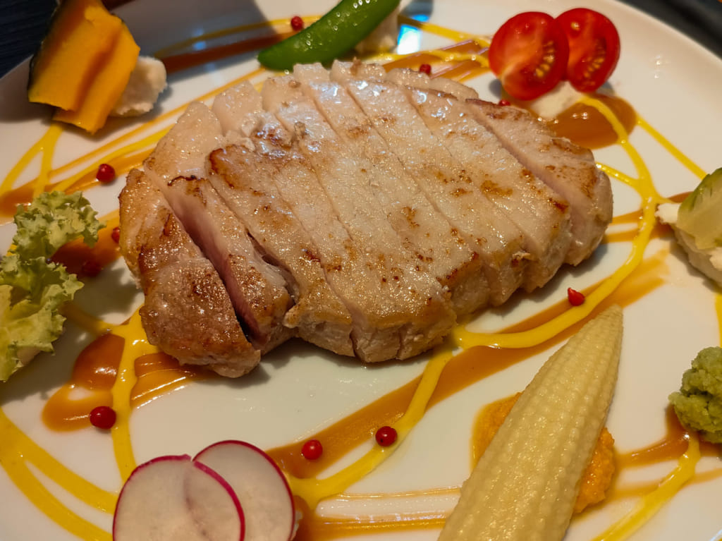 「肉と野菜の店 相模園」で極厚ポークステーキのランチをいただいてきました！