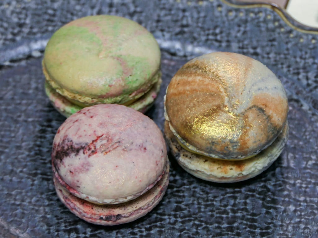 まさに宝石のような輝き！JR平塚駅のイベントステーションに「JEWEL MACARON（ジュエルマカロン）」が期間限定出店しています！