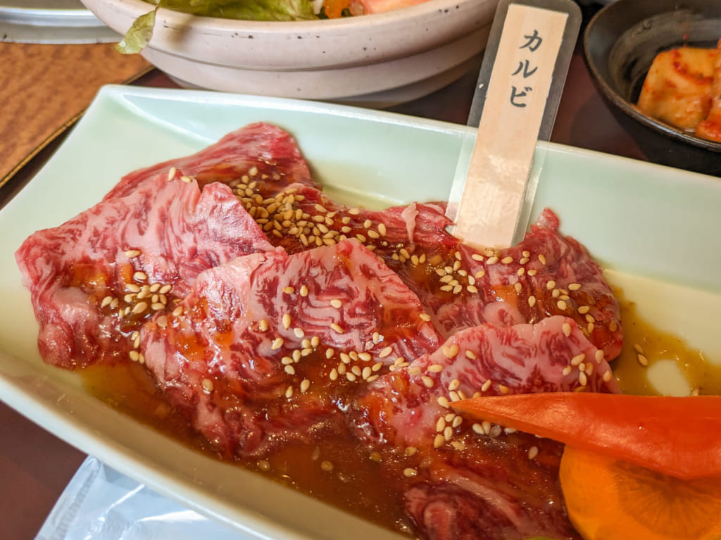 カルビが1.5倍盛り！近江牛 焼肉「幸乃羽」の「11周年記念 ランチ感謝プラン」お肉大増量の「Wカルビ定食」は期間限定 10月30日（月）まで！