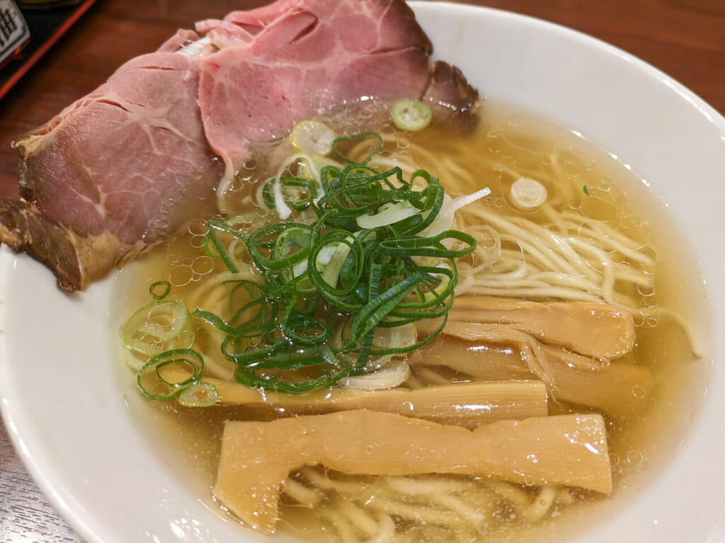 魚介出汁が後引くおいしさ！11月18日（土）にオープンした「ラーメンステーション平塚」の「魚介旨塩ラーメン」をいただいてきました！