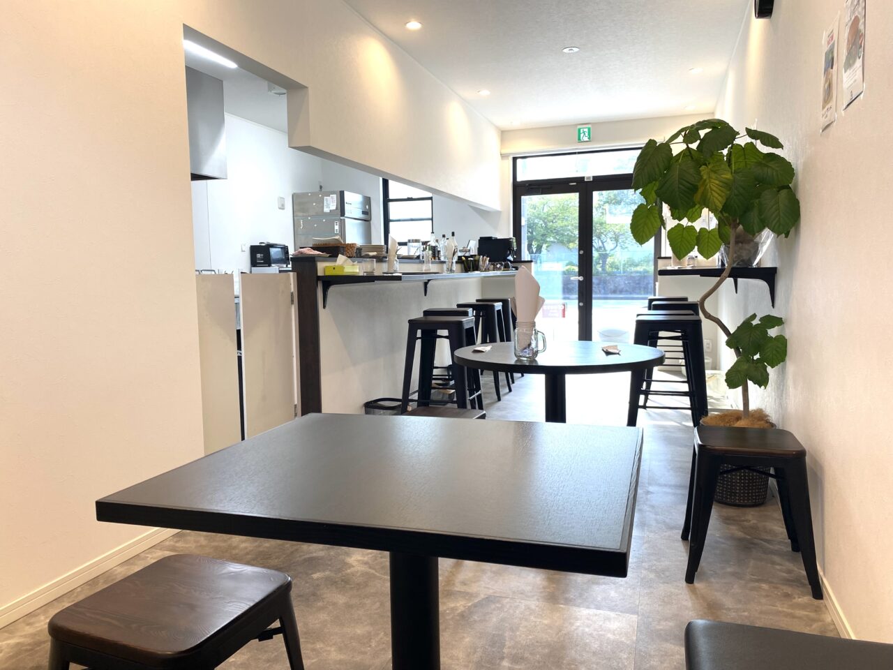 大磯町月京UNDER BURGER