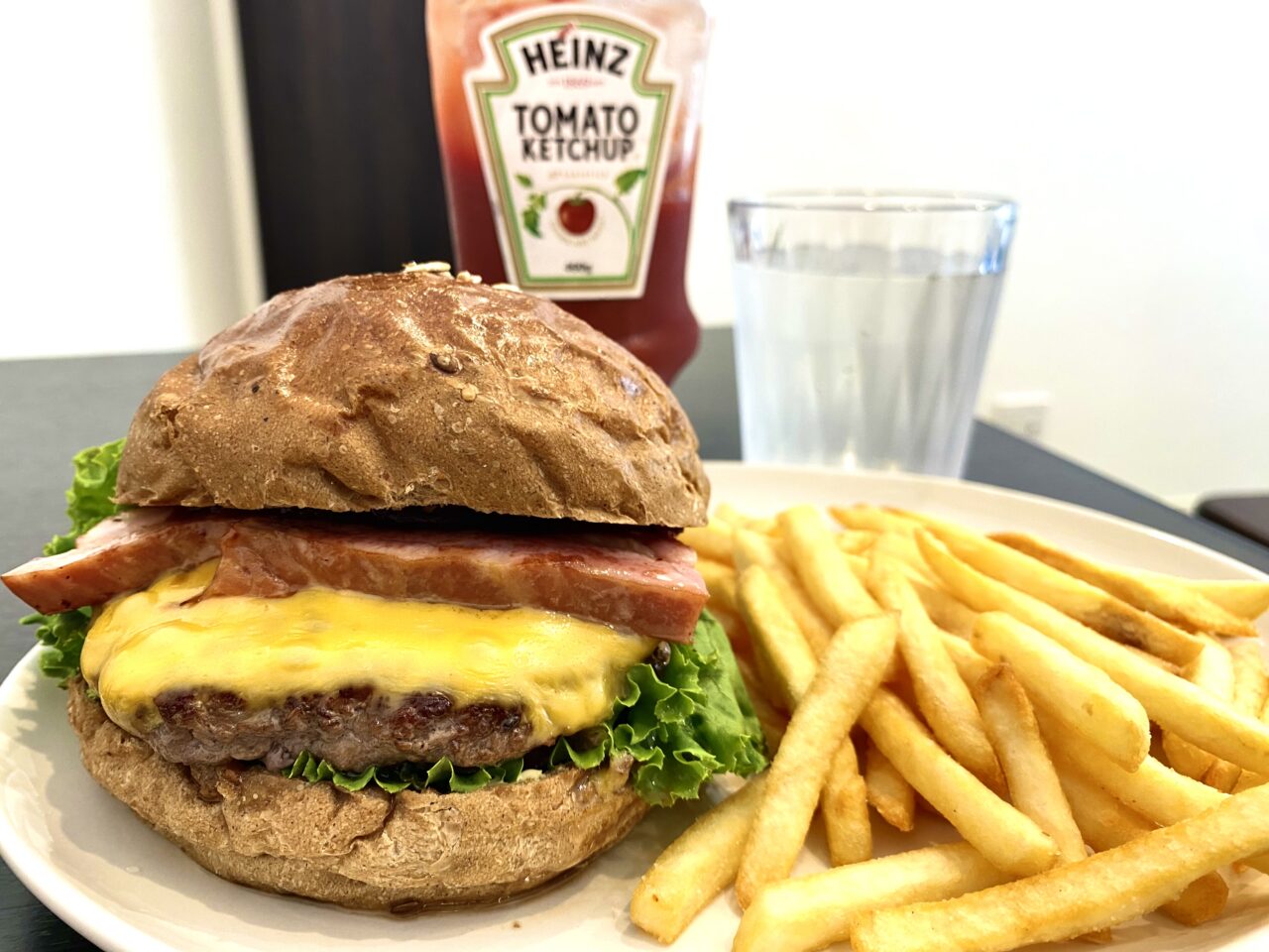 大磯町月京UNDER BURGER