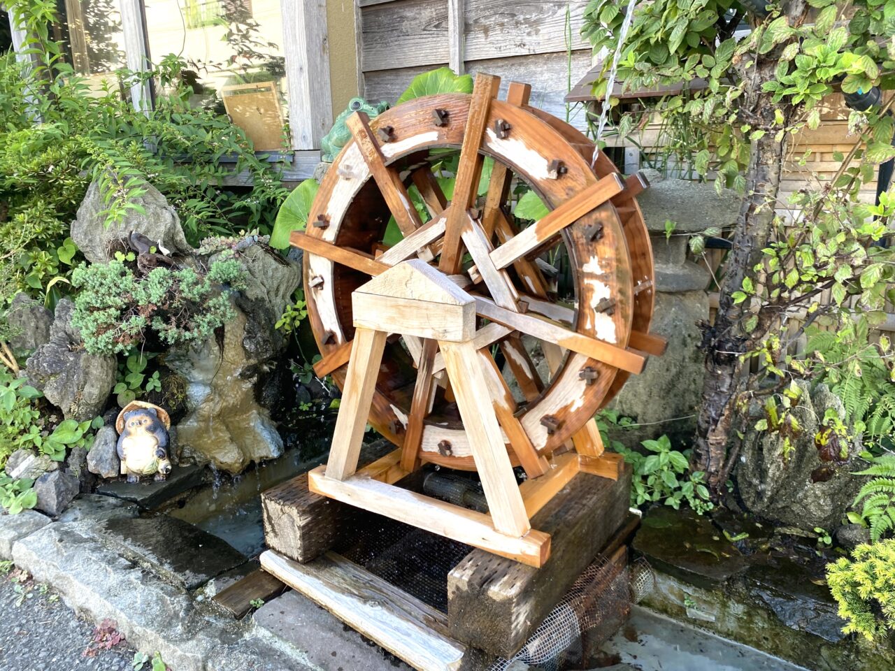 大磯町国府新宿えびや